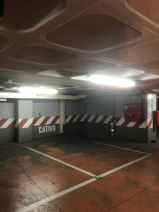 Garagem subterrânea no Chiado