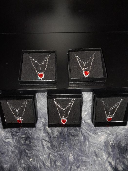 Парні кулони в подарунковій коробочці серце з мечем