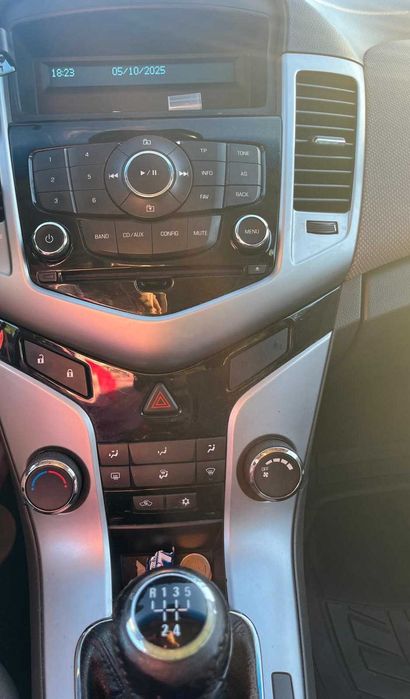 Chevrolet Cruze 1.6 LS (2010) – Bem estimado