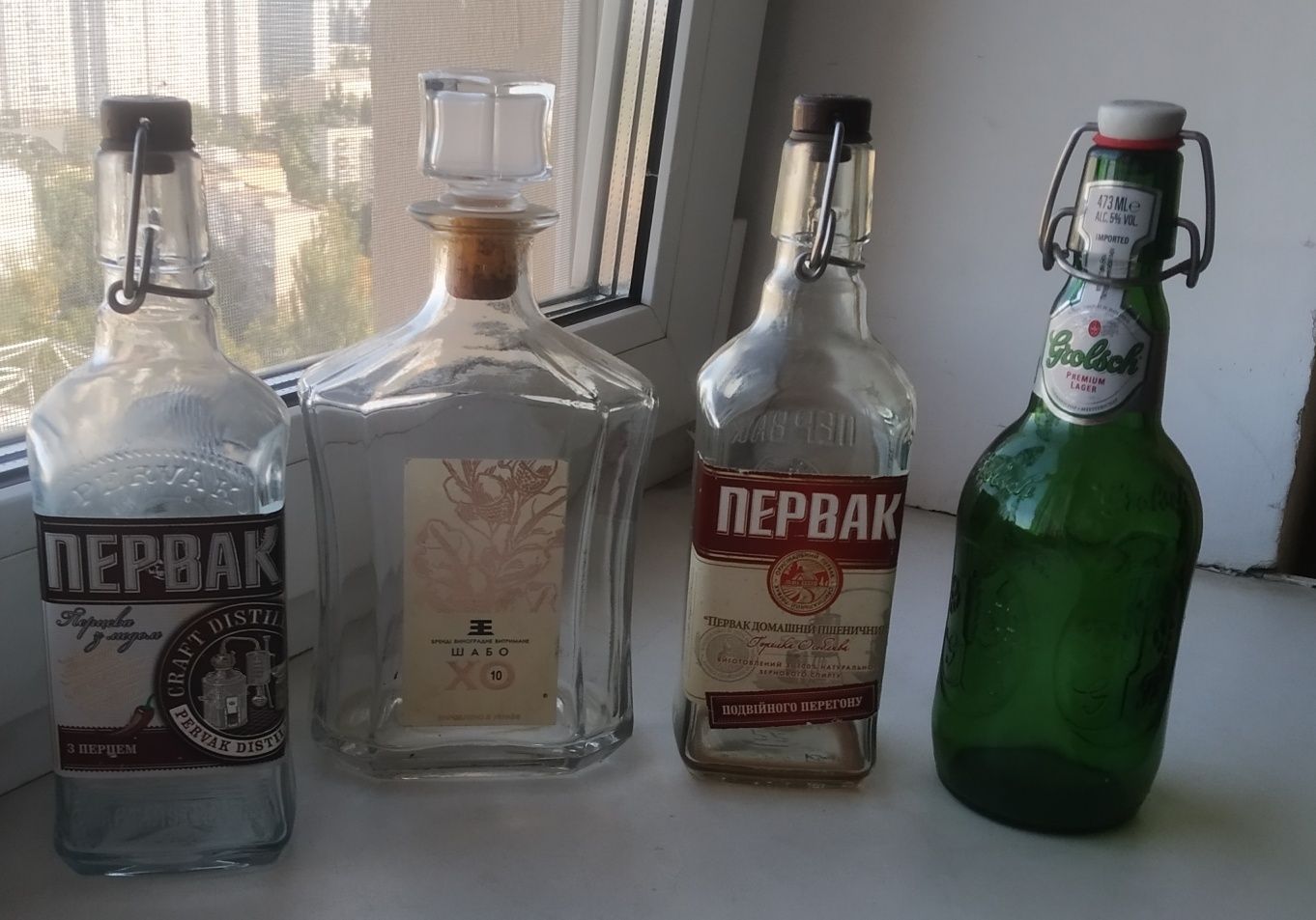 Бутылки стеклянные с крышкой