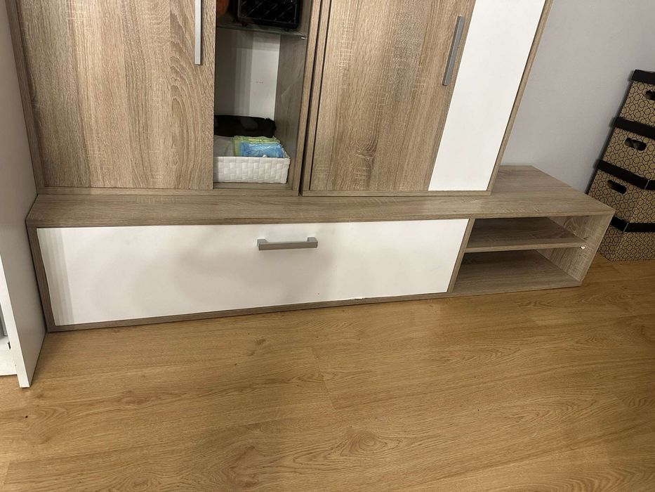 3 szafki brązowo-białe