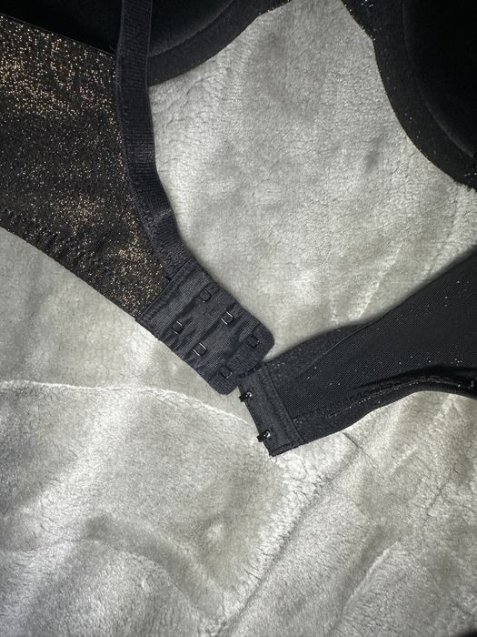 Czarny biustonosz z złotymi akcentami George 90E / 90DD