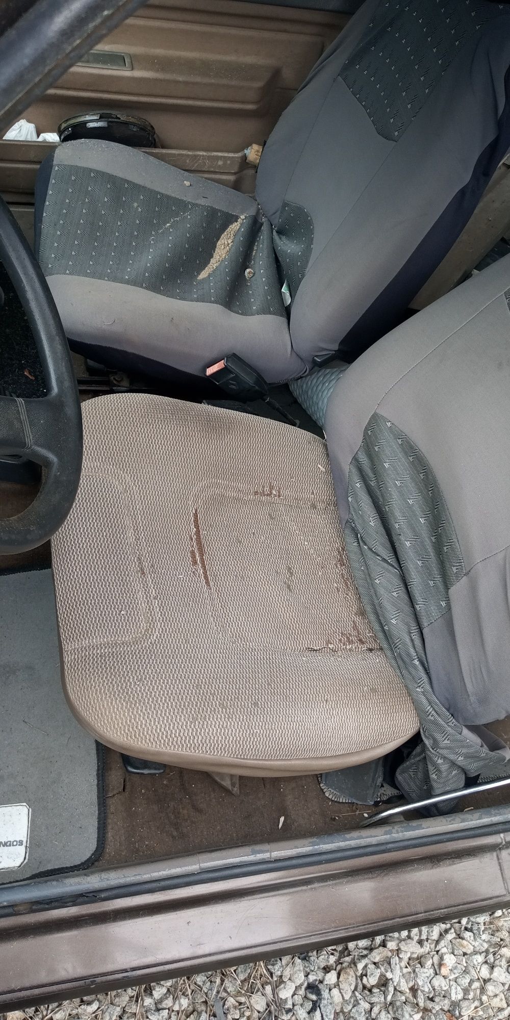 Renault Super 5 acidentado