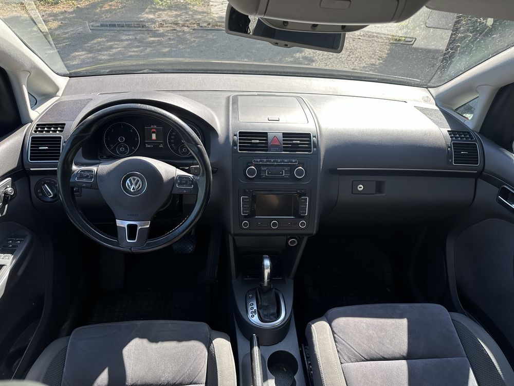 Volkswsgen VW Touran  7 osob DSG PDC Highline alu navi