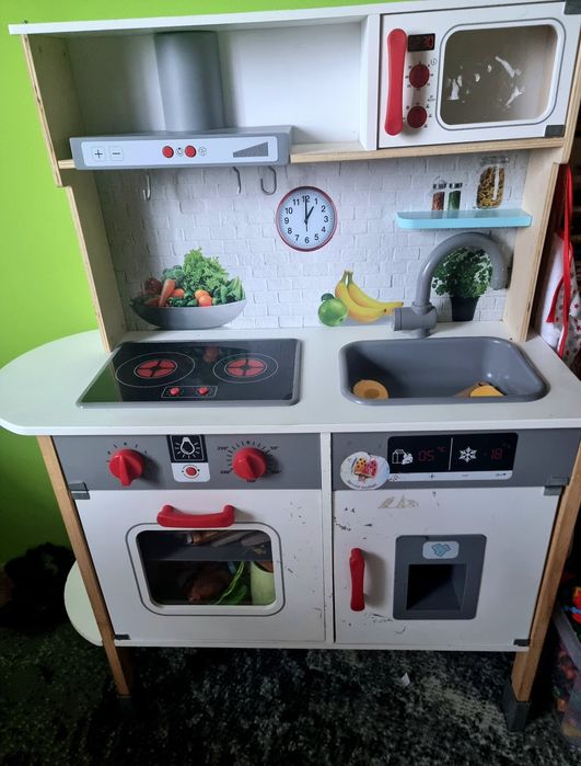 Drewniana kuchnia dla dzieci + akcesoria