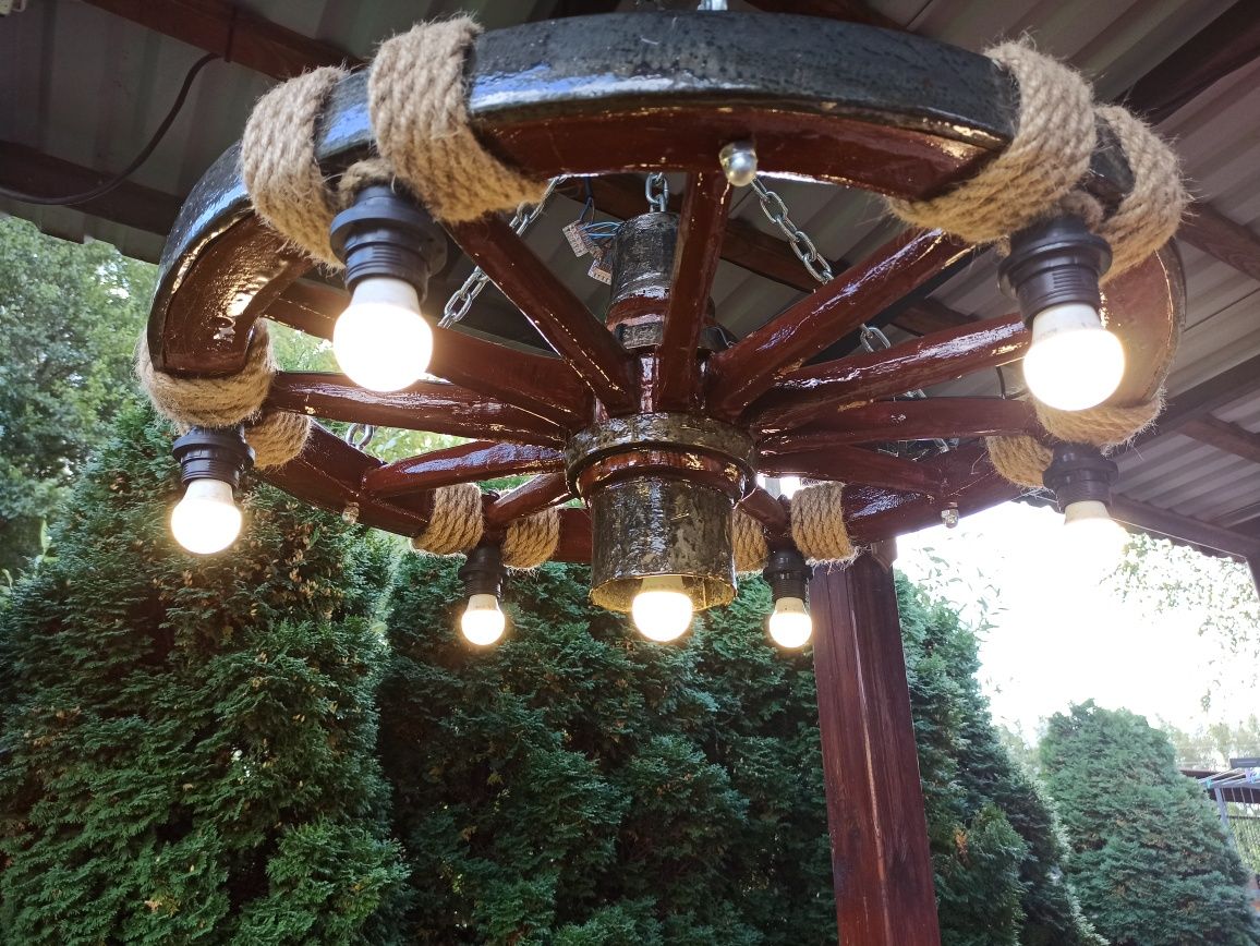 Żyrandol lampa z koła , koło od wozu drabiniastego do ogrodu SADOLIN