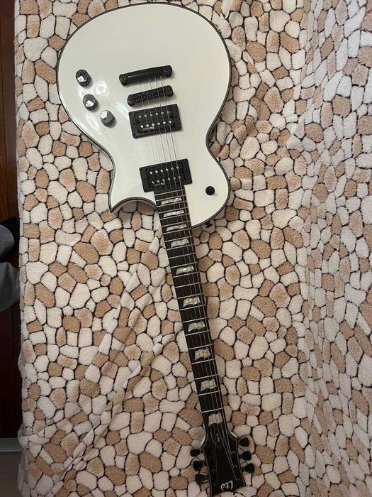 Gitara elektryczna ESP LTD EC-256 Snow White