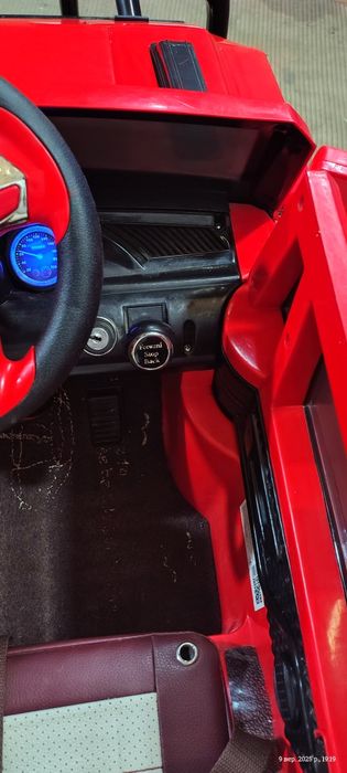 Дитячий електромобіль