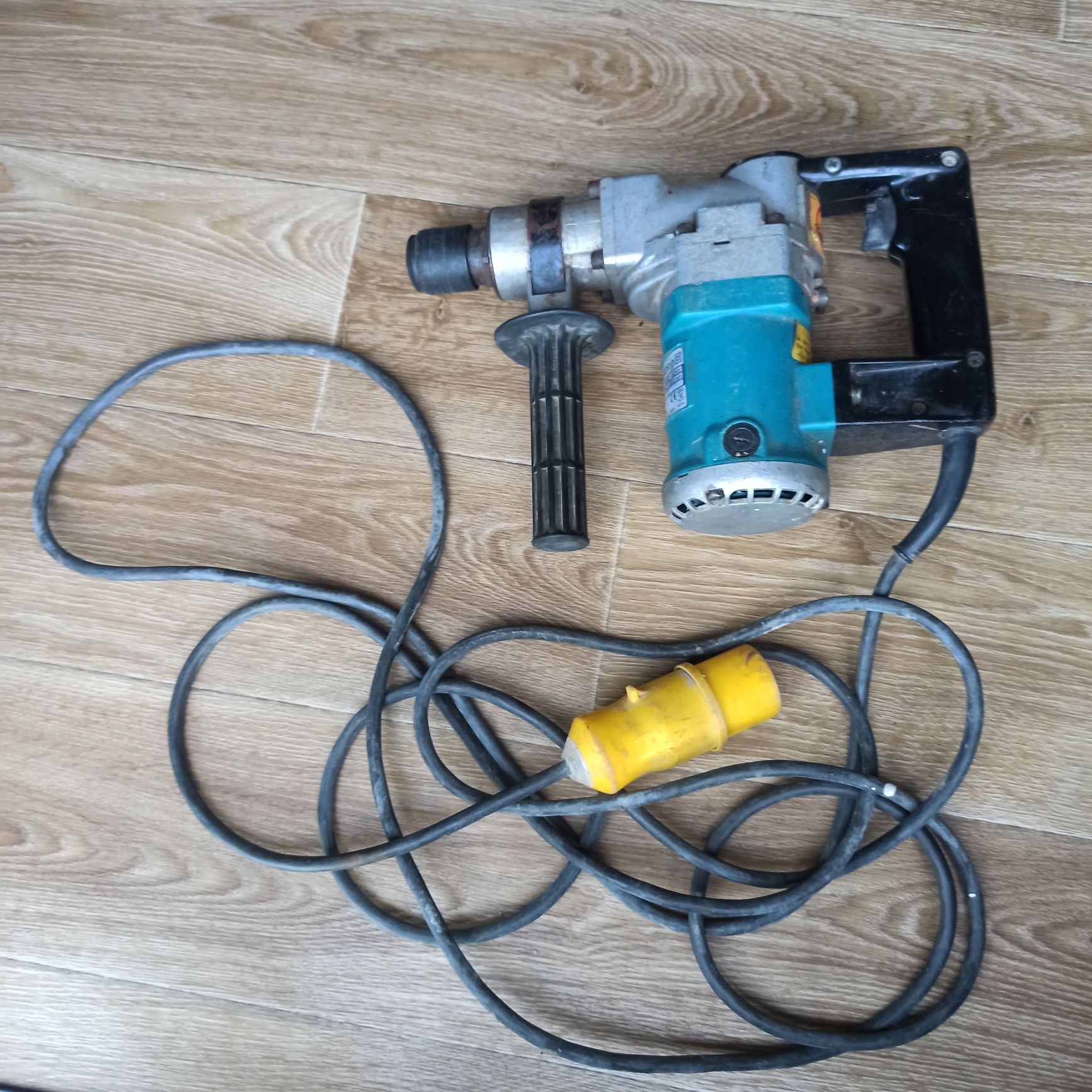 Młotowiertarka MAKITA HR2510 na 110V MADE in JAPAN jest SOLIDNA