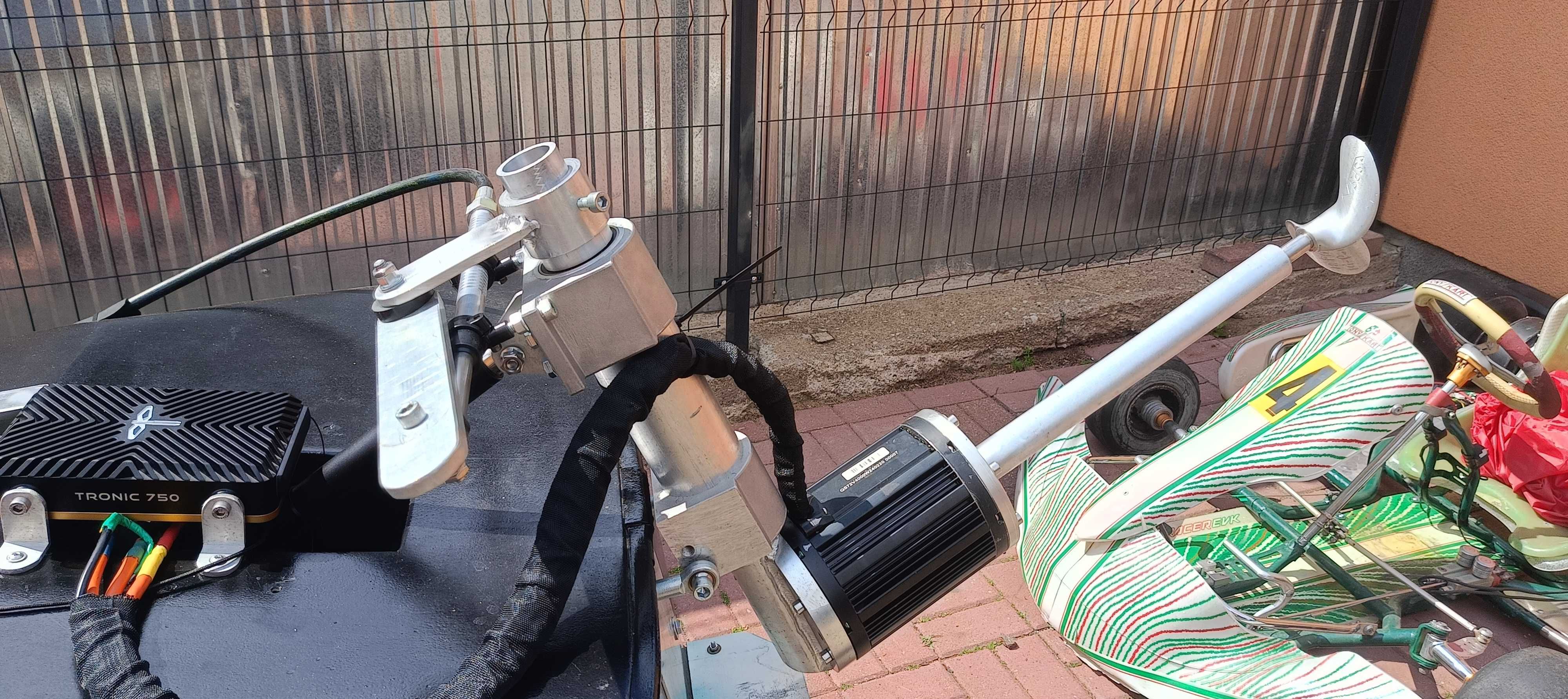 Motorówka łódka jacht elektryczna prototyp projekt