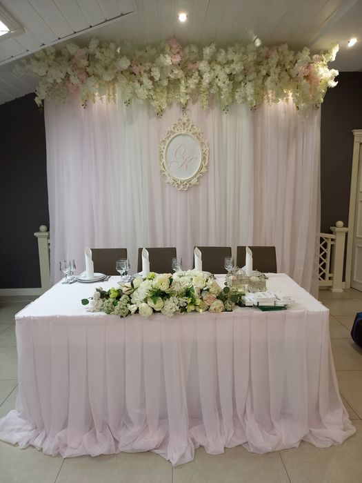 Арка недорого,Стіл молодят,Фотозона,Президиум,Тамада,Ведуча 6500грн+Dj