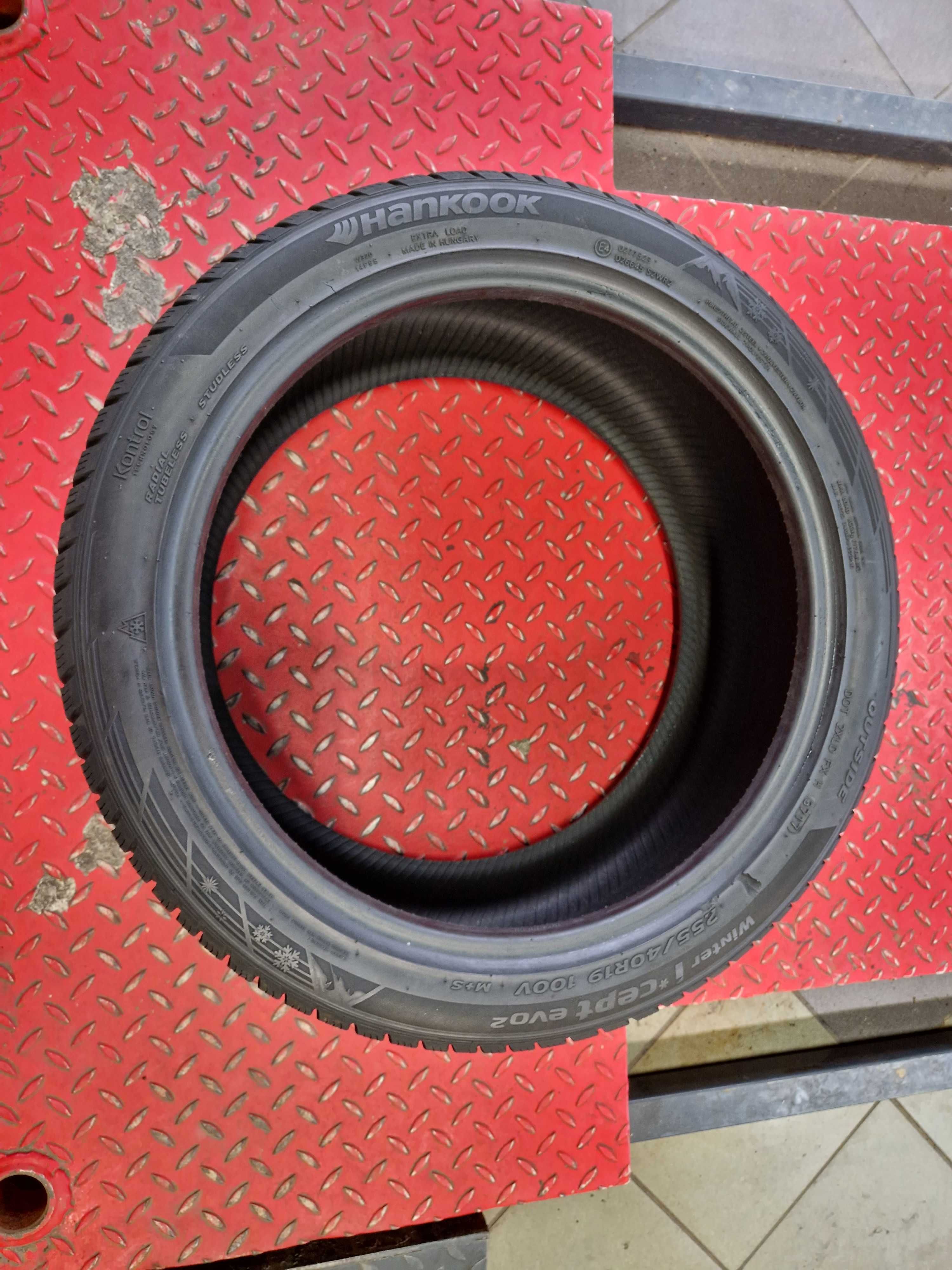 Hankook 255/40R19 Winter Icept evo2