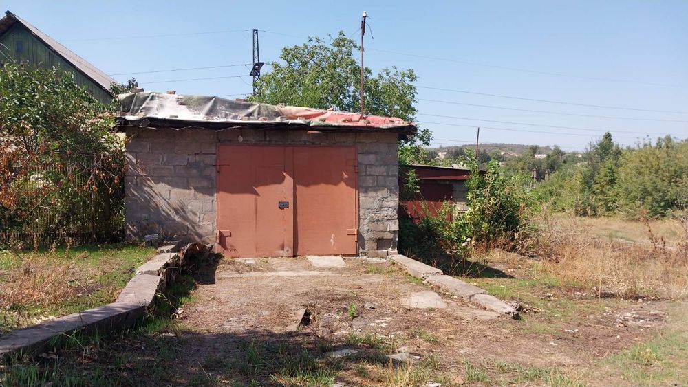 Продам гараж между  173 --мож но аренда викупнского  монастыря