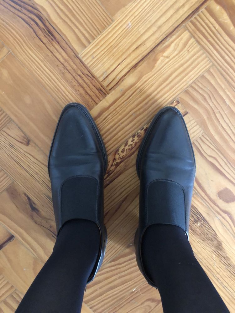 Sapatos pretos da Eureka Shoes