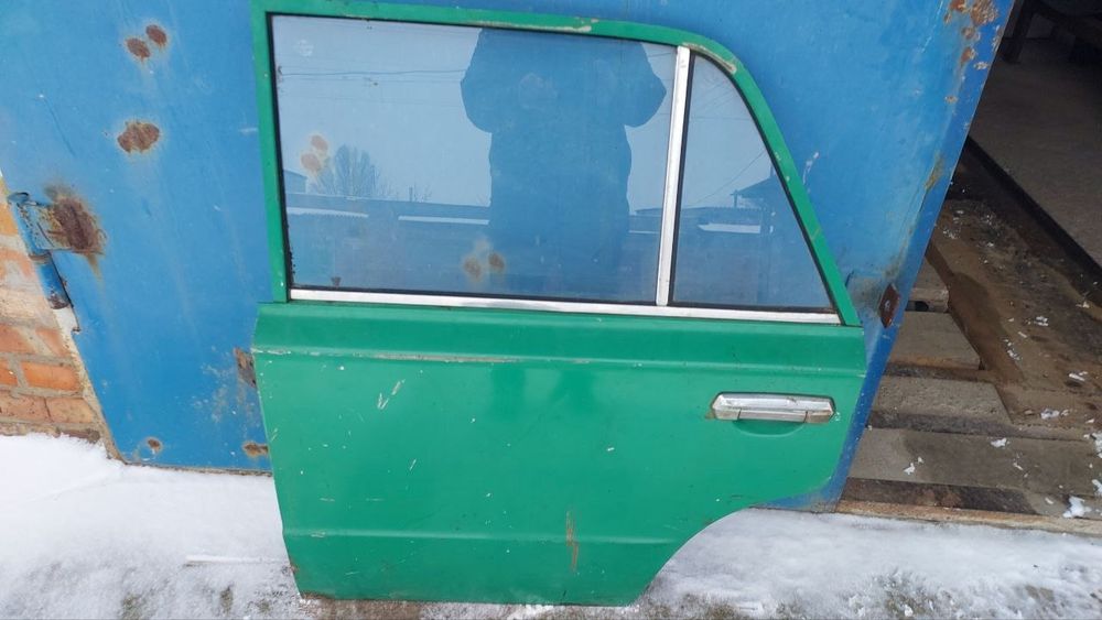 Продам двери на ВАЗ 2103 2106