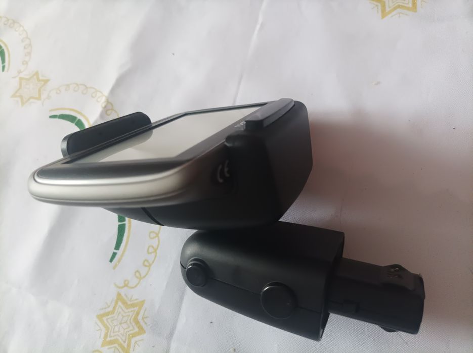 Nawigacja TomTom z uchwytem