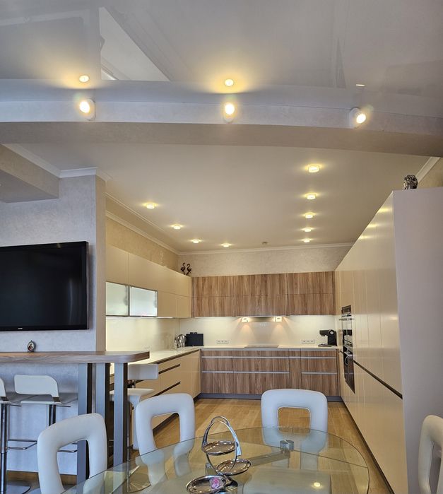 ПРЕСТИЖ ХОЛЛ. ЦЕНТР 4 ком.  210 м.