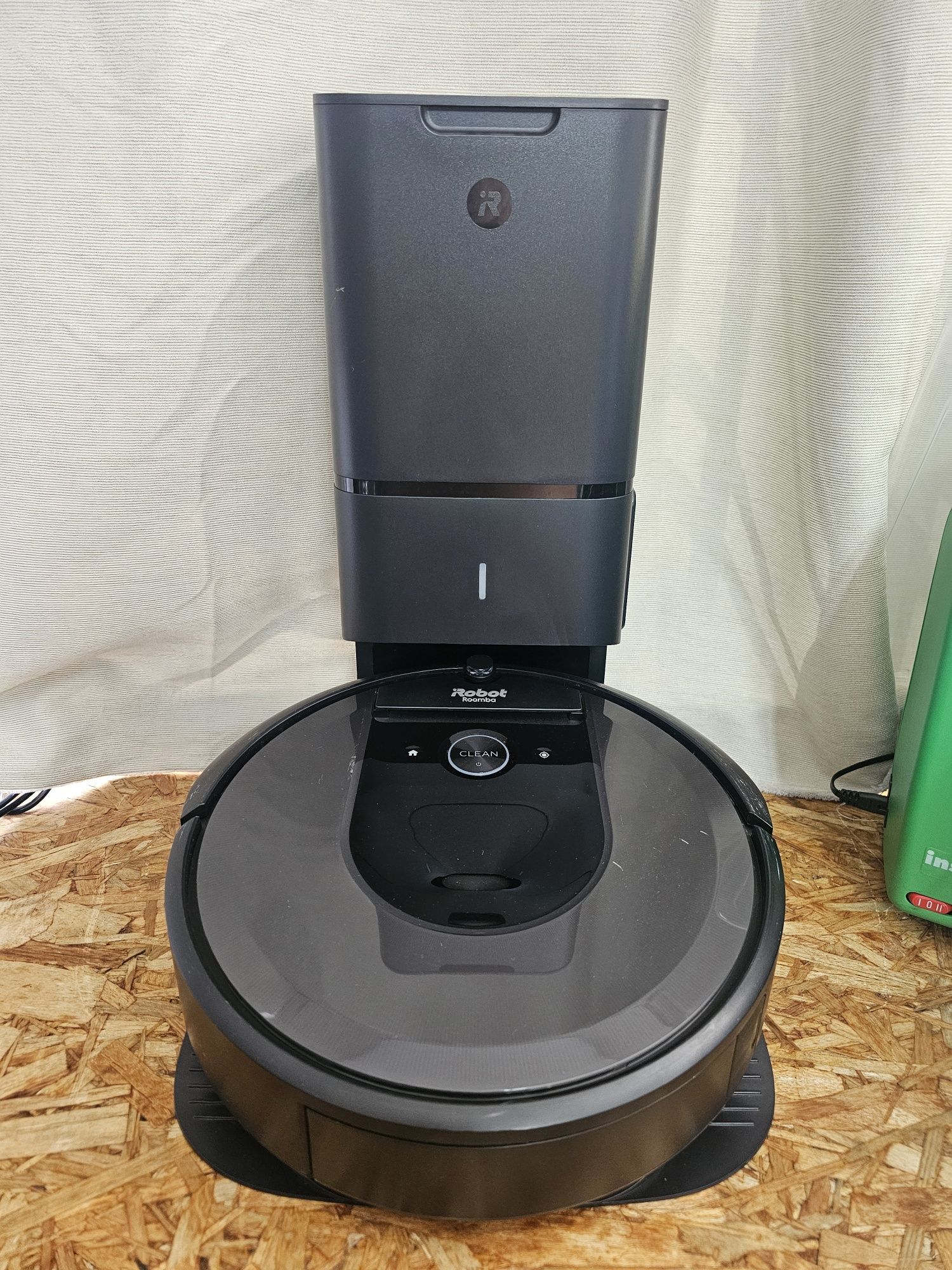 Aspirador Roomba i7+ com esvaziamento automático e ligação Wi-Fi