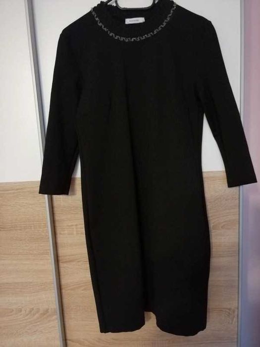 Czarna sukienka Reserved