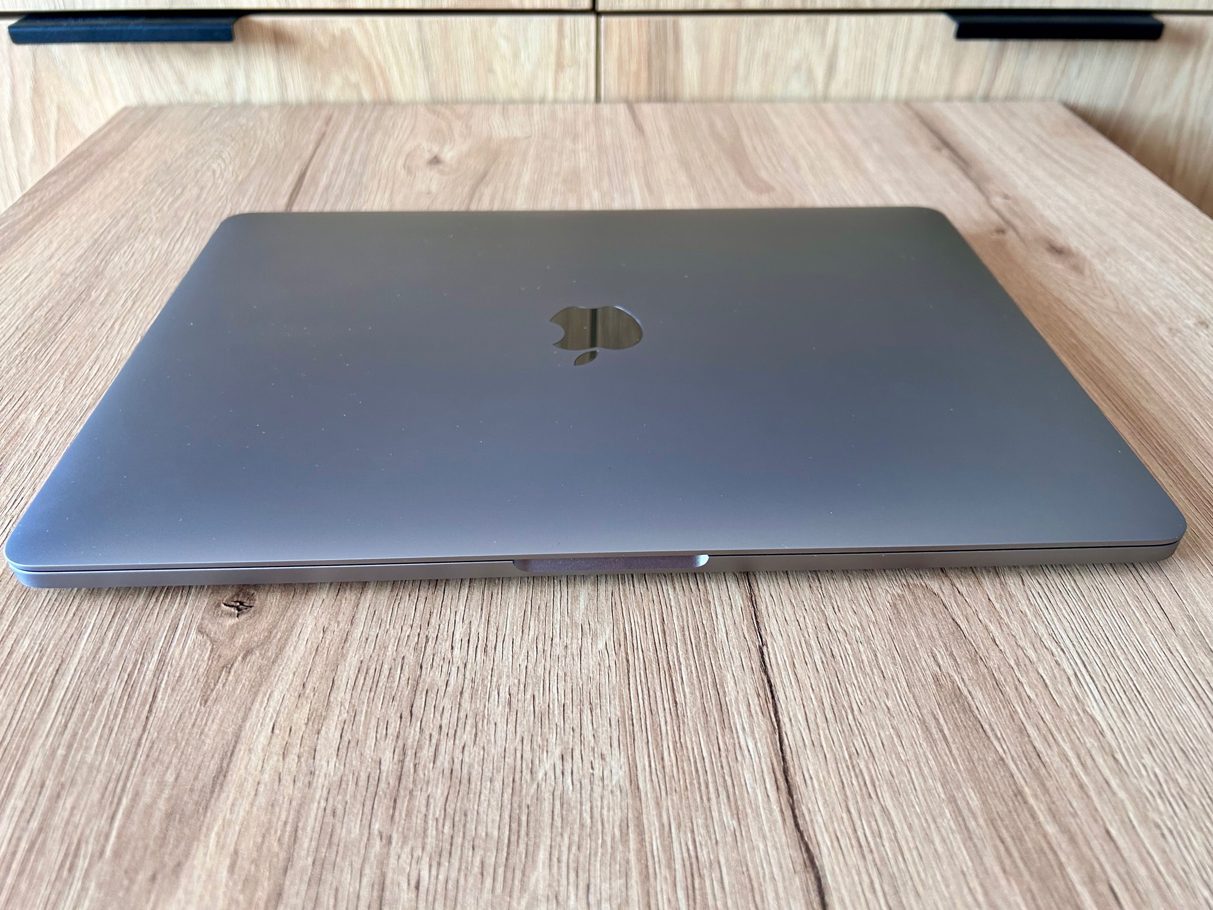 MacBook Pro 13” 2020 stan idealny