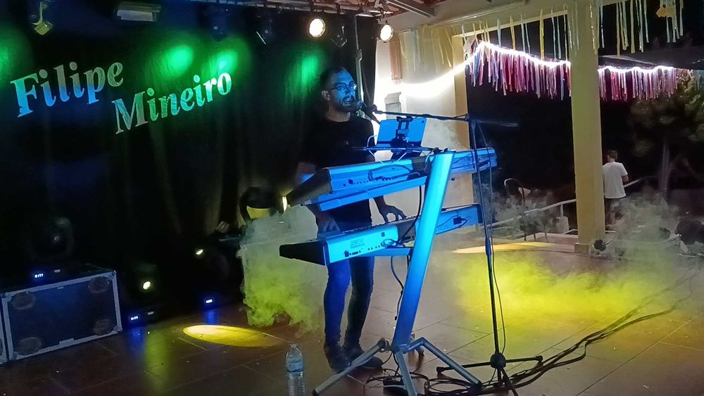 Teclista/Vocalista & Aluguer de Som e Luz