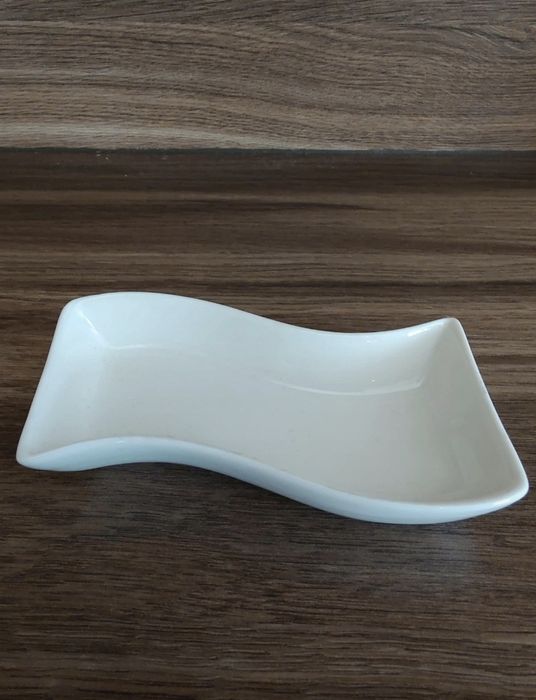 Florina Fala Adria Porcelana używany jak nowy zestaw salaterek 8 el.
