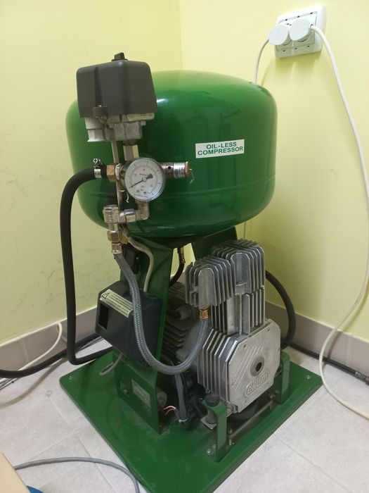 Компресор безмасляний ekom DK-50 PLus