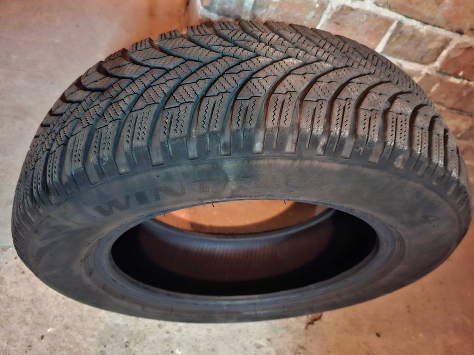 Komplet używanych opon zimowych Firestone Winterhawk 4 185/65 R15 88T