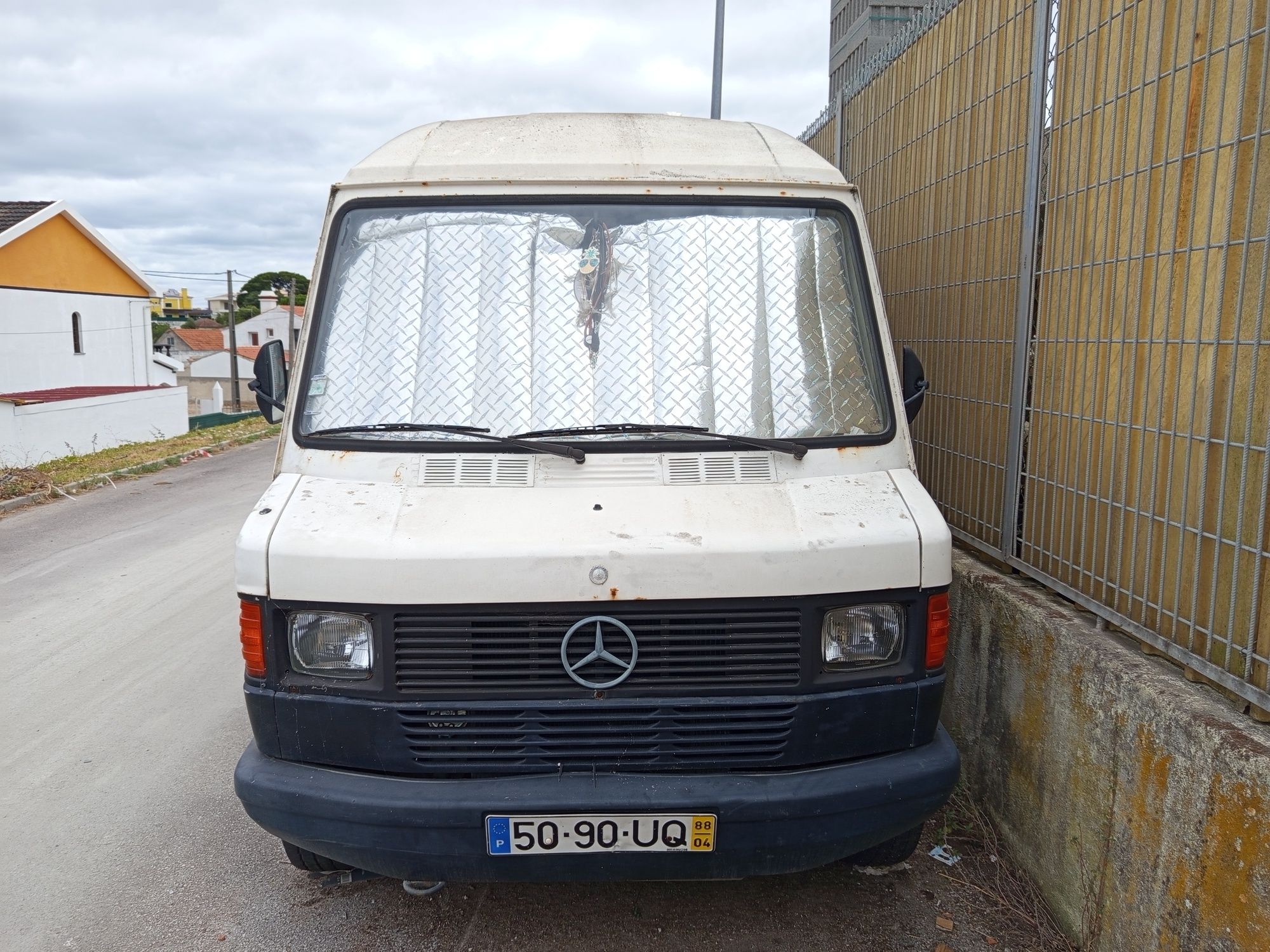 Auto-caravana Mercedes Dahmer para remodelar