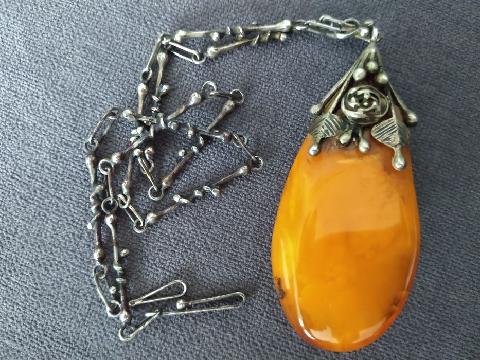 Stary srebrny NASZYJNIK z lat 60 z bursztynem
