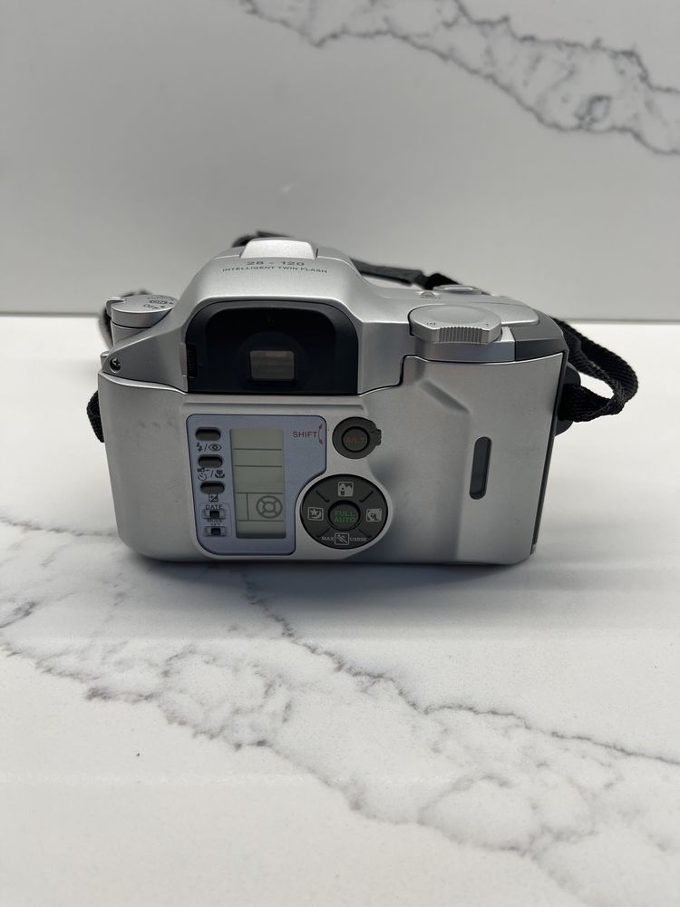 Пленочный зеркальный фотоаппарат Olympus IS-500