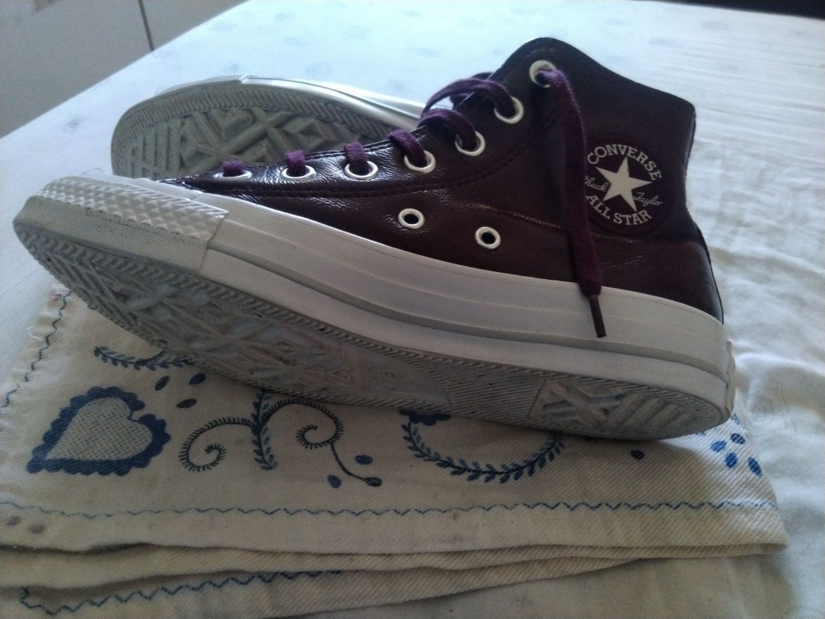 All Star  Chuck Taylor em Pele, Como novos