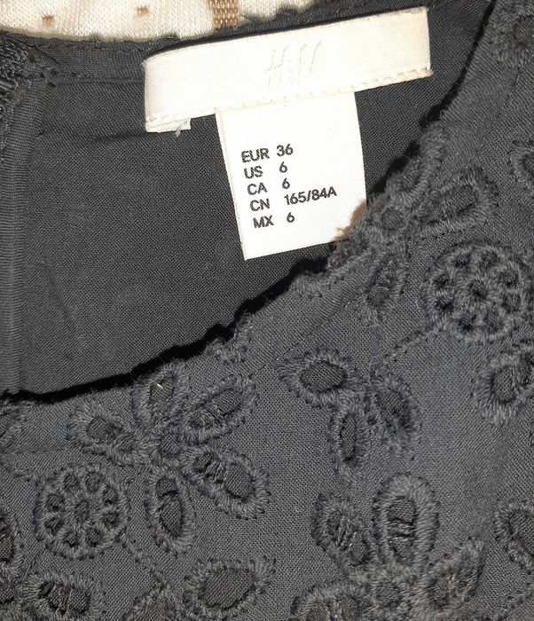 Чёрное кружевное коктейльное платье "H&M".