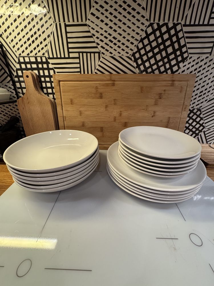 Fargrik Ikea zastawa talerze białe