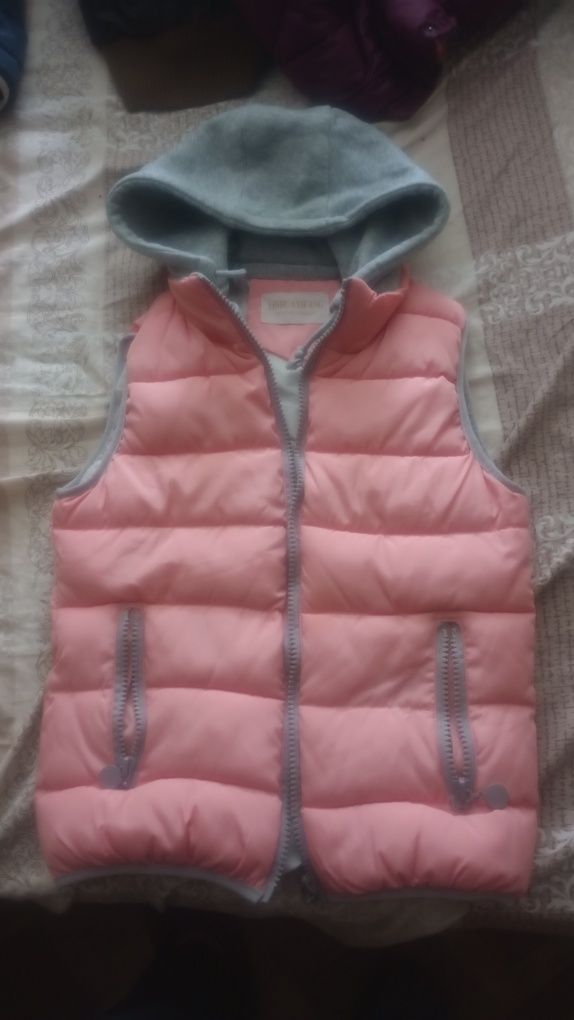 Продам женские куртки, жилеты!