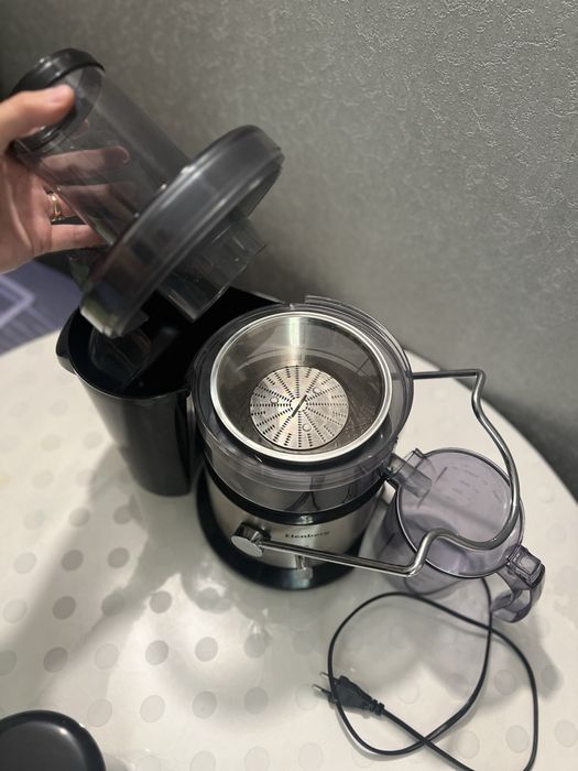 Соковыжималка Elenberg JE 818