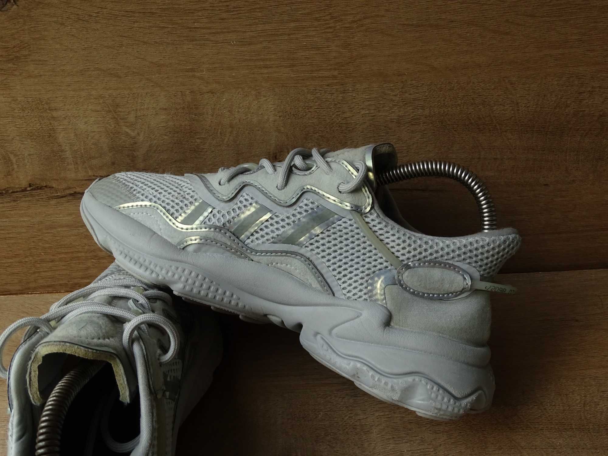 Кросівки Adidas Ozwego