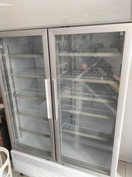 Vitrine de refrigeração vertical