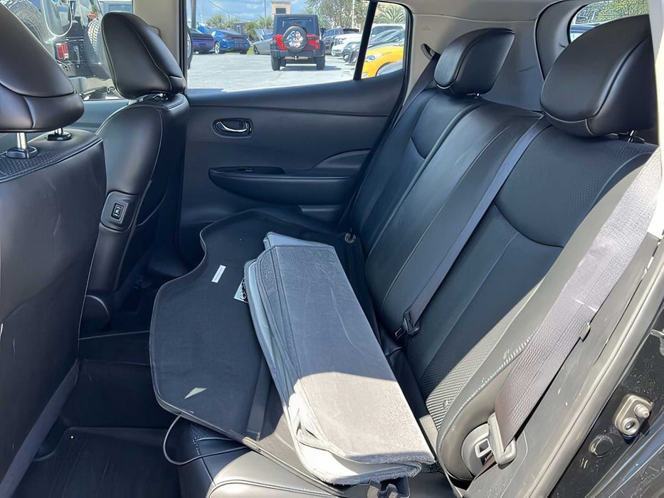 Nissan LEAF      2015