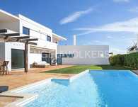Moradia Moderna com Piscina nos Salgados