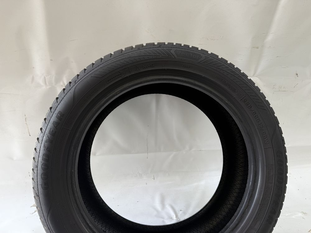 225/50/17 Goodyear Vector 4Seasons Gen-3 98W 2022R
