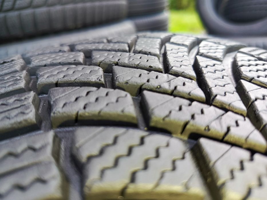 Sprzedam bardzo ładne opony Bridgestone 225/50 17