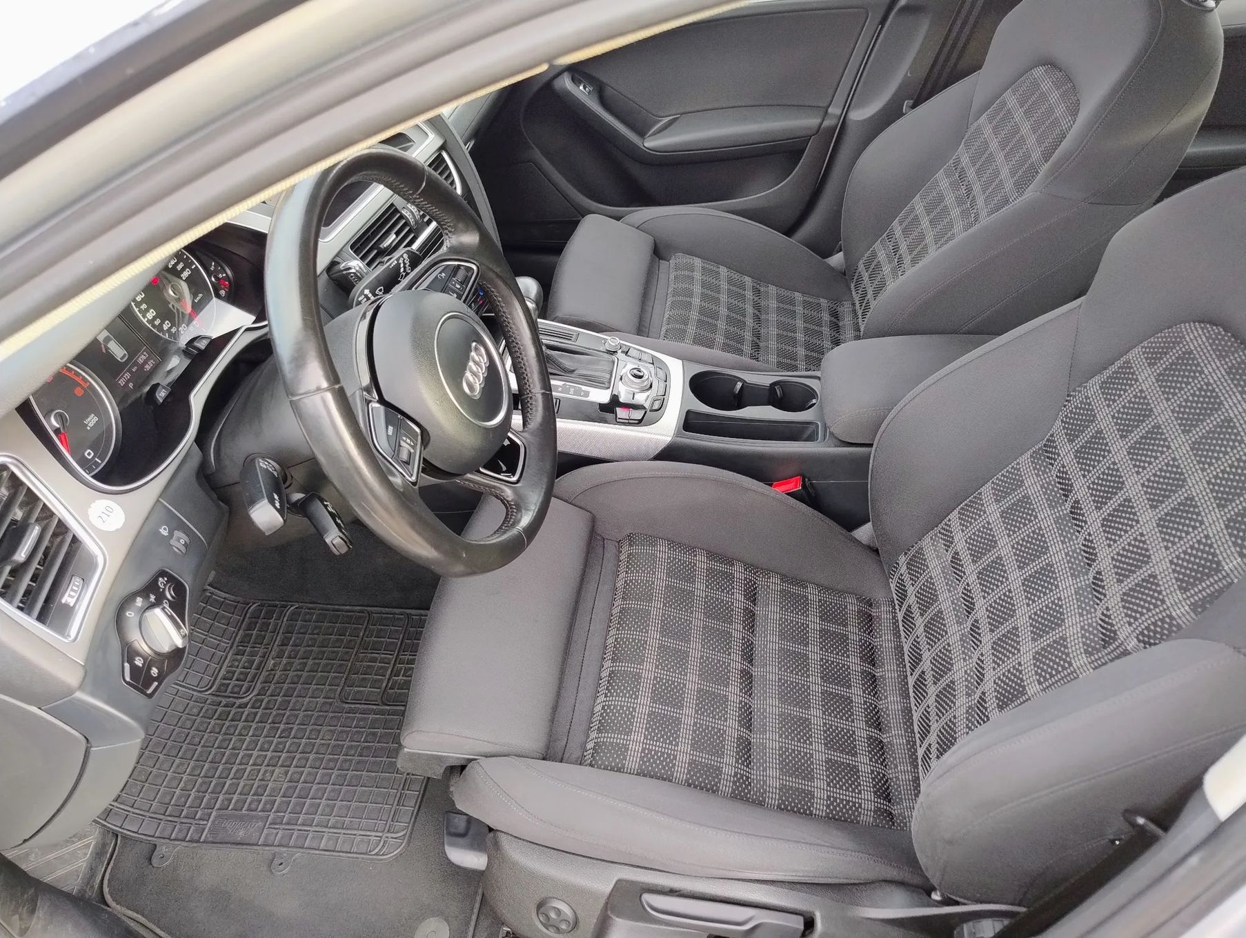Audi A4 LIFT 2013*Nawigacja MMI*Bluetooth*KlimaTronic 2strefy*Parktronic*TOP