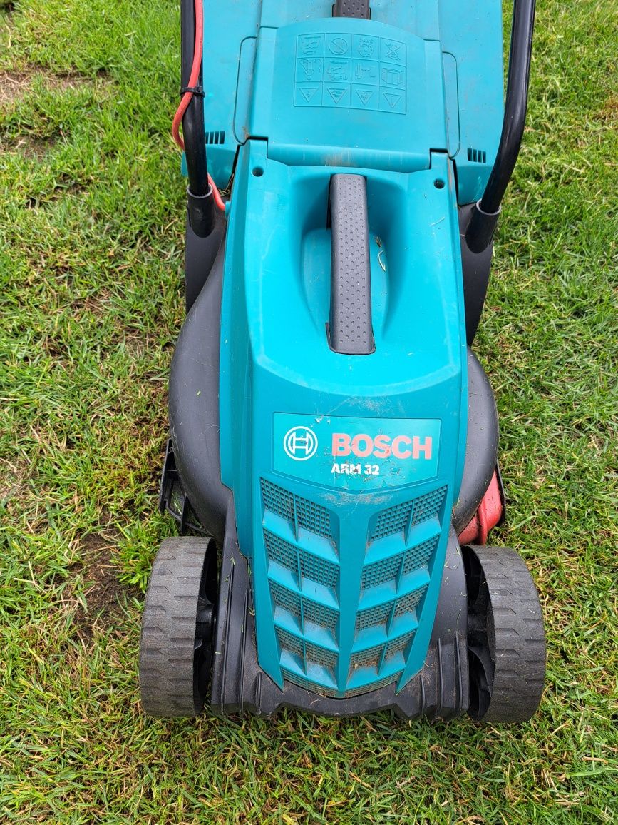 Kosiarka elektryczna Bosch ARM 32 z koszem