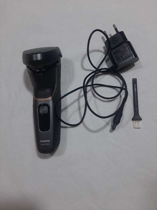 Máquina de barbear Philips com aparador de patilhas