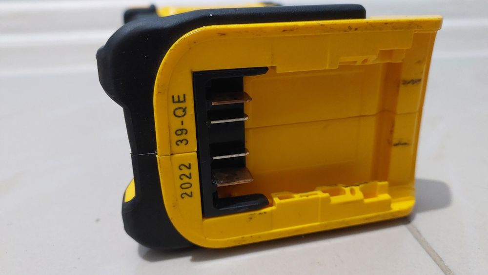 Акумуляторний пістолет гарячого повітря - фен DeWALT DCE530