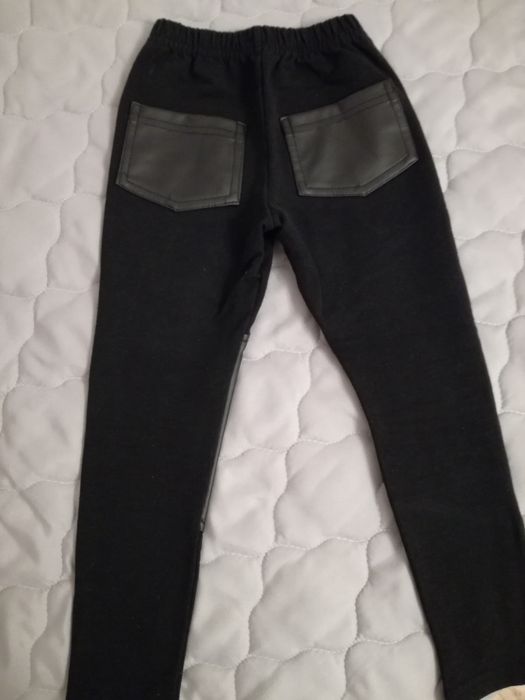 Czarne legginsy, delikatnie ocieplone, skórzane wstawki, r. 116