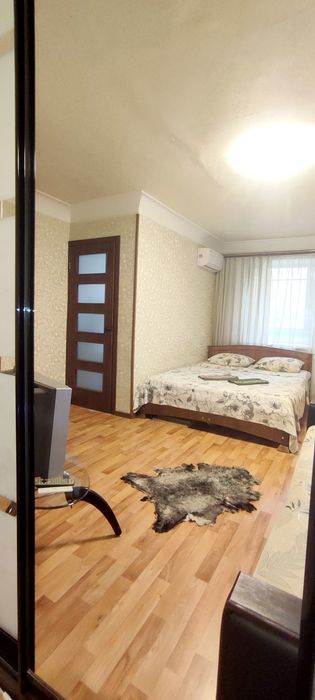 Здам погодинно,  подобово 1к. квартиру  просп. Героїв Харкова 202/2