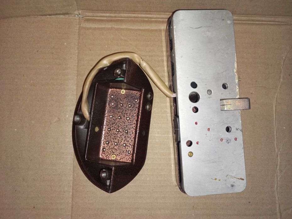 Замок кодовый Дори 4 накладной электронно механический