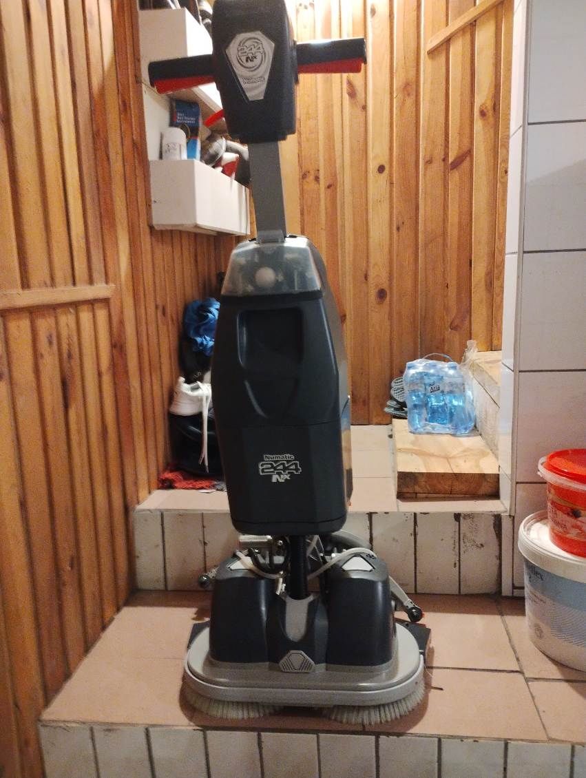 Szorowarka Numatic NUC244NX